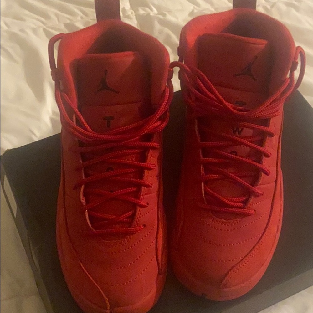 Air Jordan 12 Retro - Picture 2 of 4